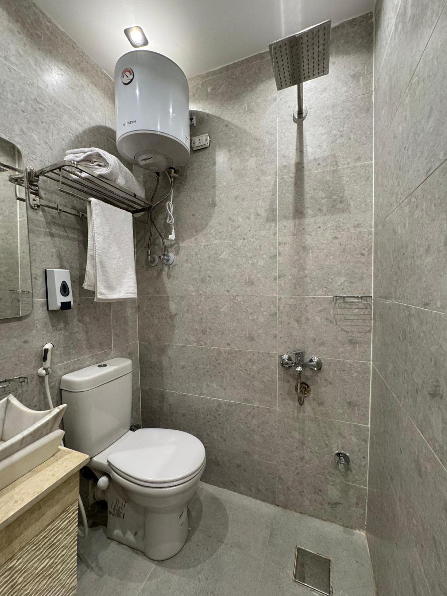New White Pyramids Inn Ghatati Luaran gambar